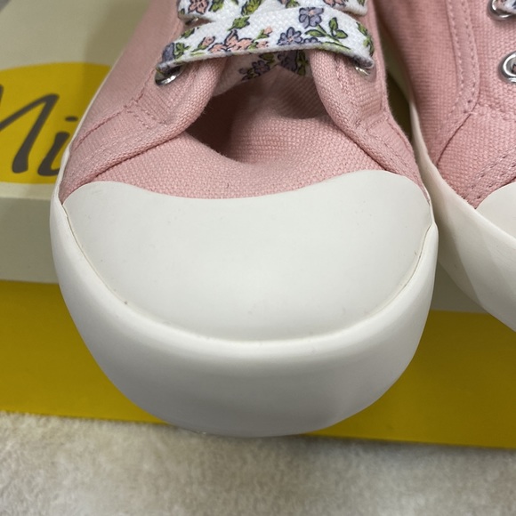 NIB Mini Boden Floral Lace Canvas Sneakers - Size 13 - Picture 7 of 8
